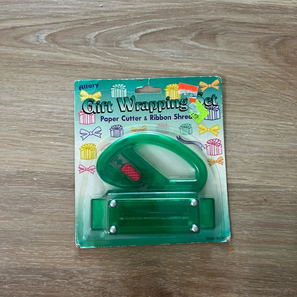 Gift Wrapping Set, Paper Cutter & Ribbon Shredder, By Allary, Green